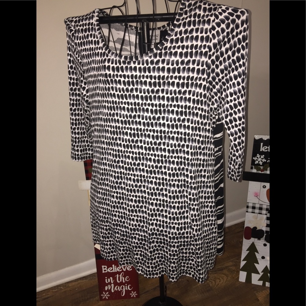 Black & White Patterned Women's Tunic Top